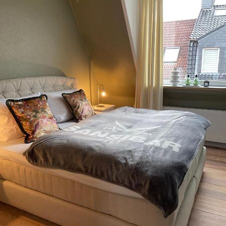 Schoene Grosse 4 Zimmer-Altbauwohnung Kiel Extérieur photo
