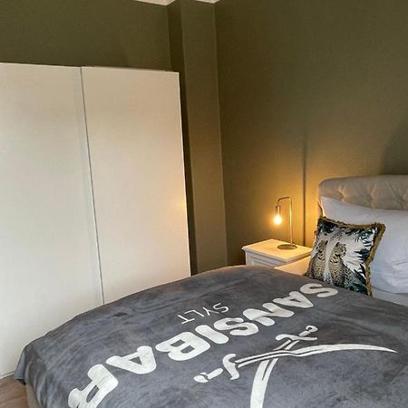 Schoene Grosse 4 Zimmer-Altbauwohnung Kiel Extérieur photo